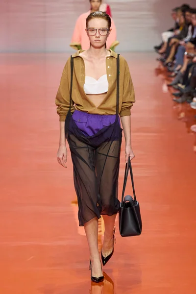 Look 24